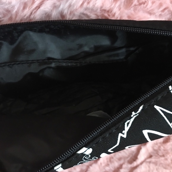 🐝💫MAC Cosmetic Case - Picture 3 of 4